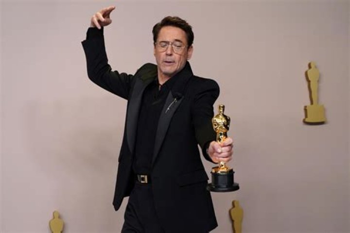 Robert Downey Jr. gana el primer premio para &lsquo;Oppenheimer&rsquo; en los