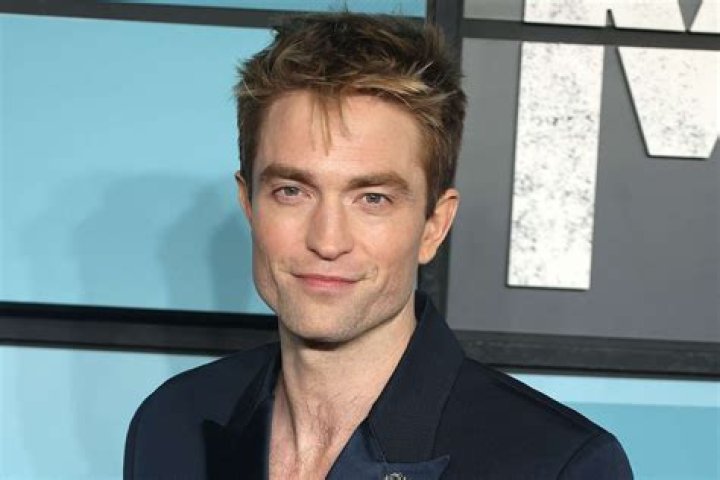 Robert Pattinson Wiki, Wife, Net Worth, Age, Height, Girlfriend, and