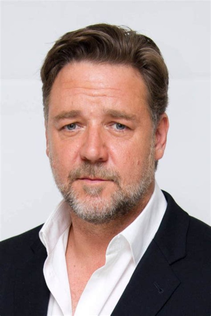 Russell Crowe's family hits back at 'bulls**t' bushfire claims in 2020