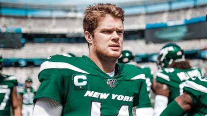 Sam Darnold Bio [2022 Update] NFL Girlfriend & Mono Diagnosis