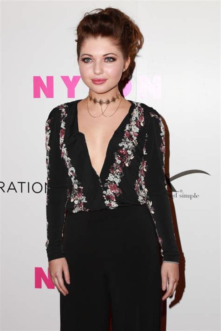 Sammi Hanratty r/Celebextra