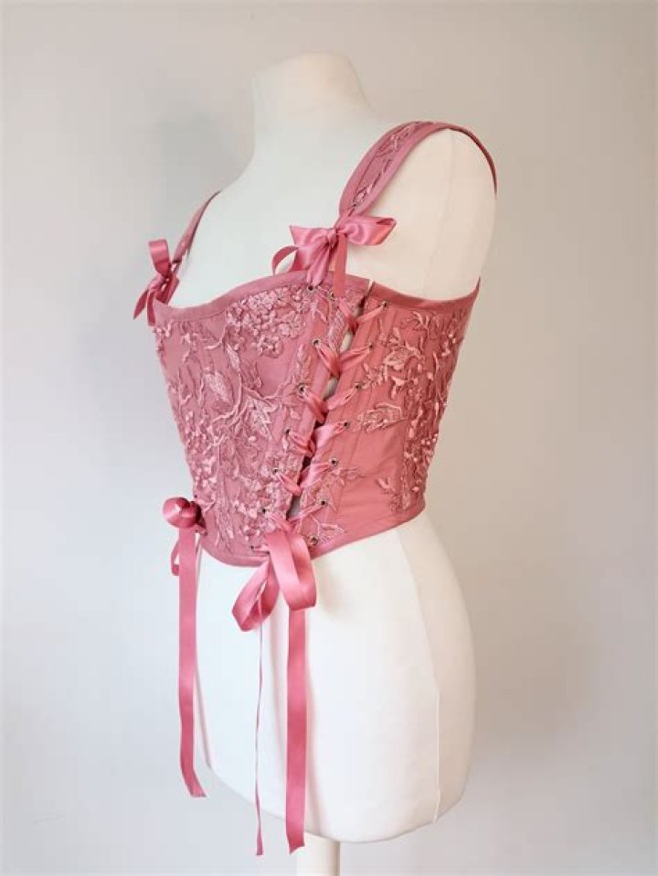 SANDY SECRETS en corset rose nip slip photos