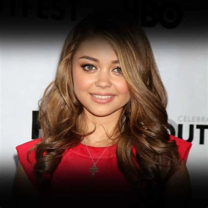 Sarah Hyland Biography Facts, Childhood, Family Life & Achievements