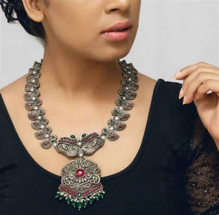 Silver Queen Necklace Unniyarcha Jewellery