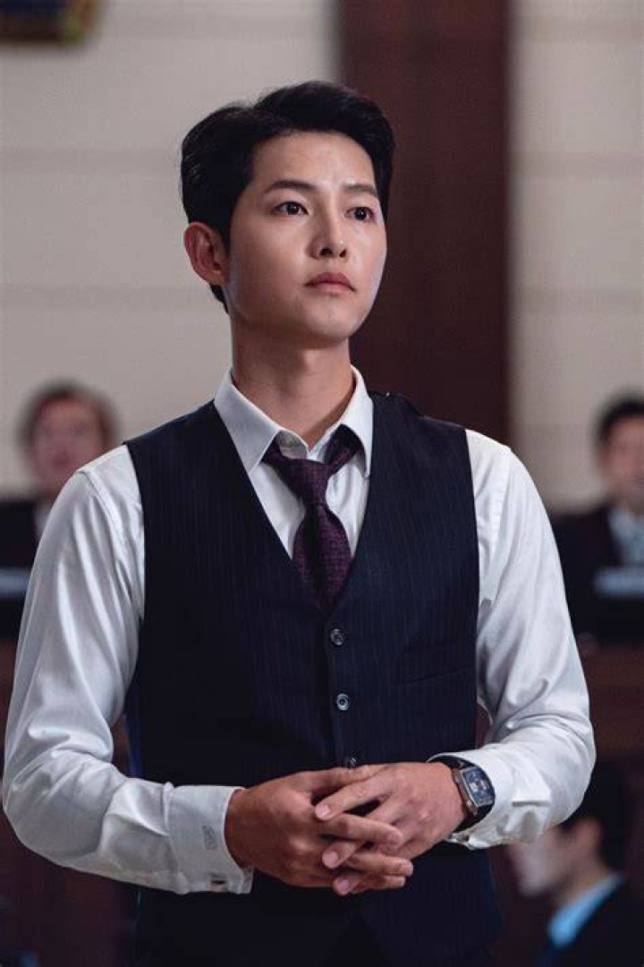 Song Joong Ki's rumored girlfriend Katy Louise Saunders allegedly has a
