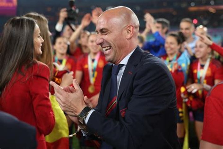 Spain soccer president Luis Rubiales resigns after kiss scandal Los