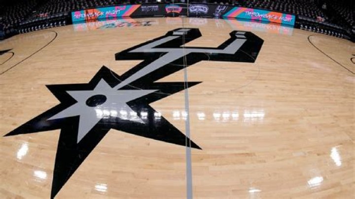 Spurs' Jones announces engagement to longtime girlfriend