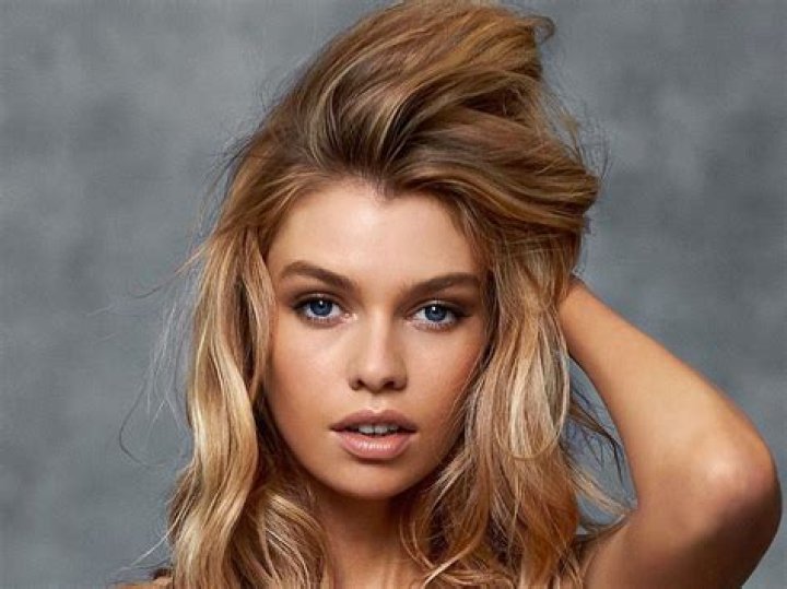 Stella Maxwell's Feet I piedi di Stella Maxwell Celebrities Feet 2023