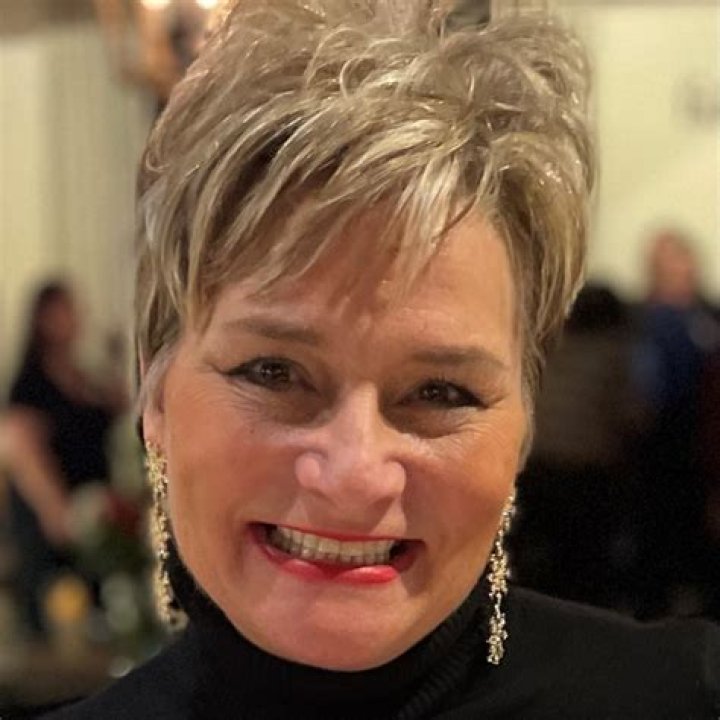Susan Collier [Profiles] &bull; Instagram, Twitter, TikTok Foller