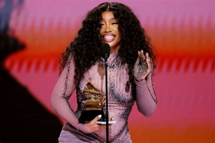 SZA Says She and ExBoyfriend Drake Are 'Cool' While Comparing Him to