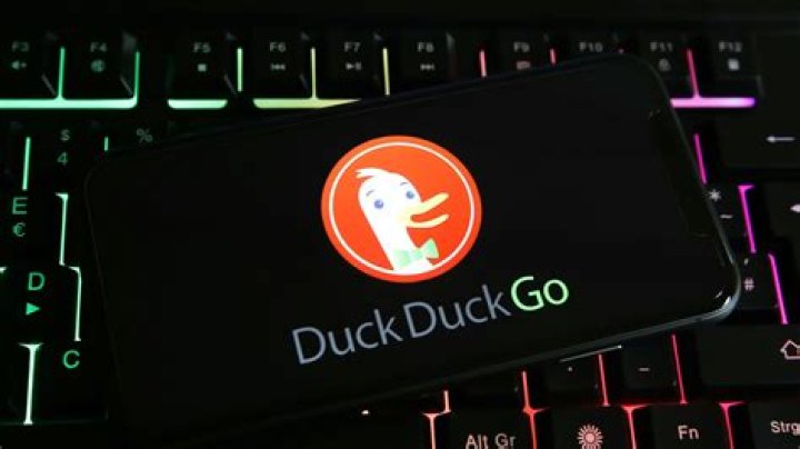 &Tau;&omicron; DuckDuckGo &upsilon;&pi;&omicron;&beta;&iota;&beta;ά&zeta;&epsilon;&iota; &tau;&eta; &rho;&omega;&sigma;&iota;&kappa;ή &pi;&rho;&omicron;&pi;&alpha;&gamma;ά&nu;&delta;&alpha; &sigma;&tau;&alpha; &alpha;&pi;&omicron;&tau;&epsilon;&lambda;έ&sigma;&mu;&alpha;&tau;&alpha; &alpha;&nu;&alpha;&zeta;ή&tau;&eta;&sigma;&eta;&sigmaf;
