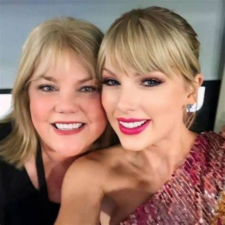 Taylor Swift reveals her mom Andrea has a brain tumor