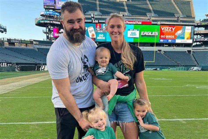 Travis Kelce Kids, Wife, Wiki, Age, Net Worth, Salary, Parents, Sibling