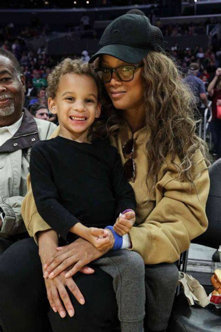 Tyra Banks and her dad It's a FAMILY affair! Pinterest Dads and