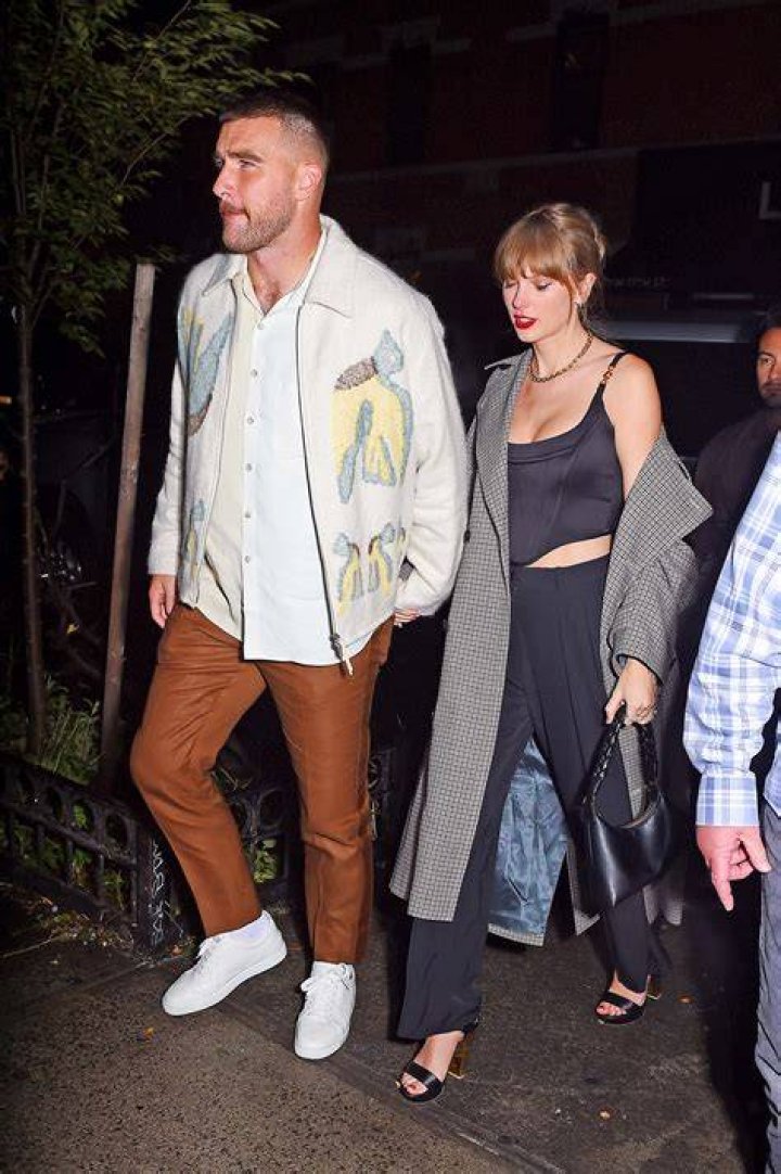 Uncover The Secrets Behind Taylor Swift's Enchanting Legs And Feet