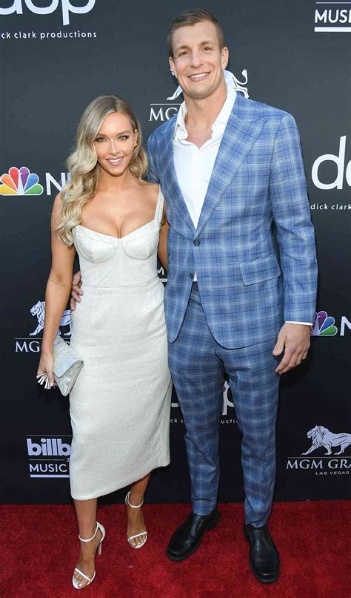 Unveiling Camille Kostek's Weight: Secrets And Strategies Revealed