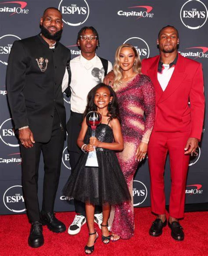 Unveiling The Enigma: Savannah James' Height Decoded