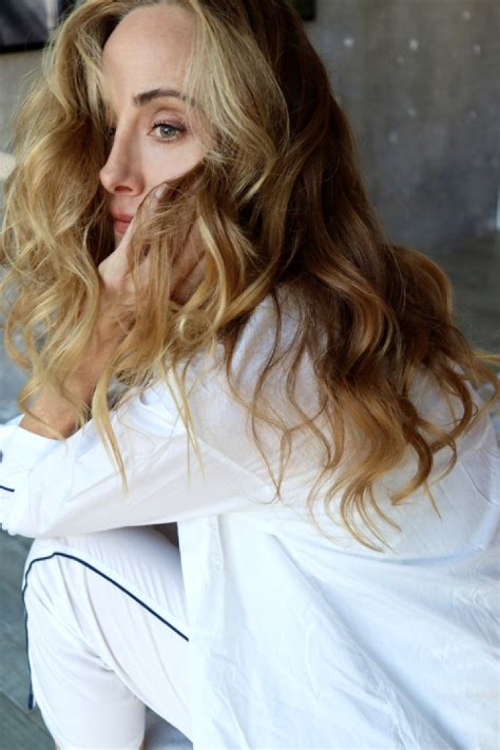 Unveiling The Enigmatic Wealth Of Kim Raver