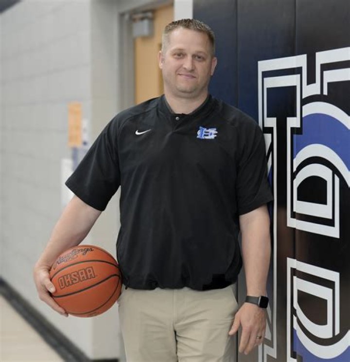 US school basketball coach &lsquo;had lesbian sex with two of her players