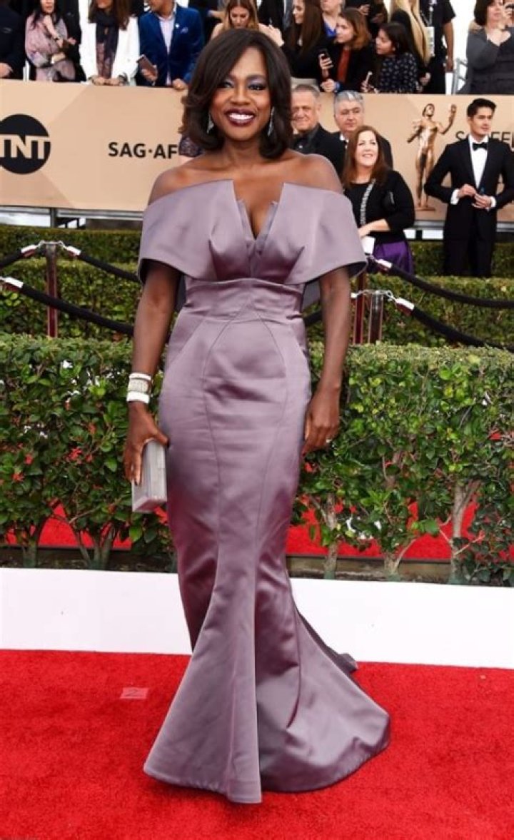 Viola Davis weight, height and age. We know it all!