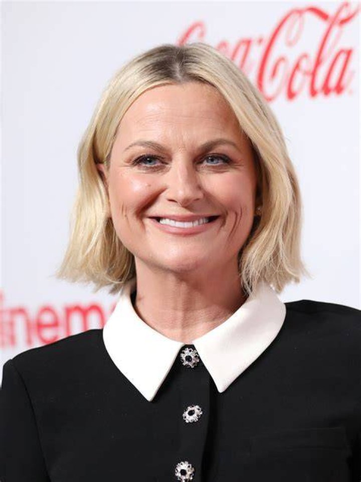 Watch a 24YearOld Amy Poehler Freestyle Rap in Vintage Video Footage