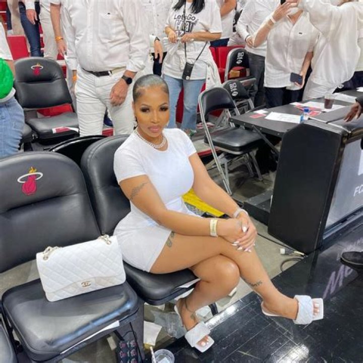 Watch Yung Miami’s Mom Keenya Young Shoots Her Shot At Lil Baby On