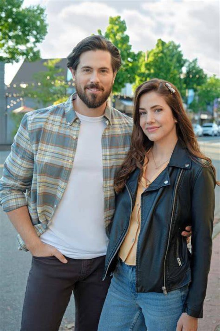 WCTH stars Chris McNally secretly got married to Julie Gonzalo? Here's