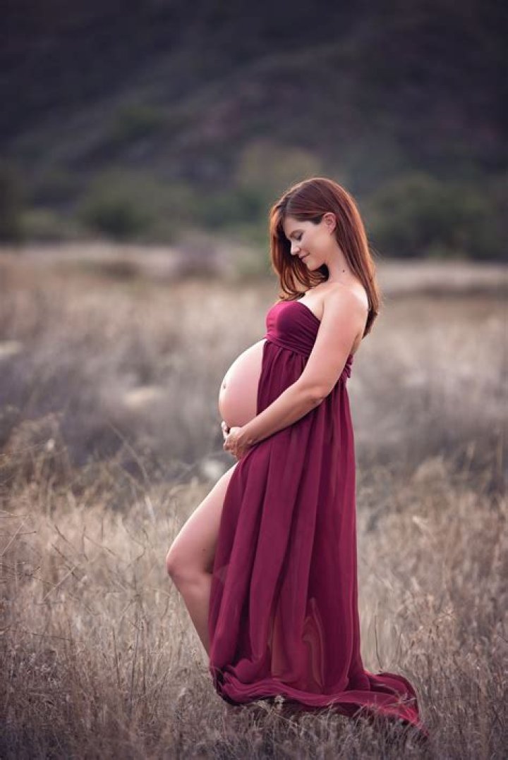 West London maternity photographer A pregnancy photoshoot in Ojai