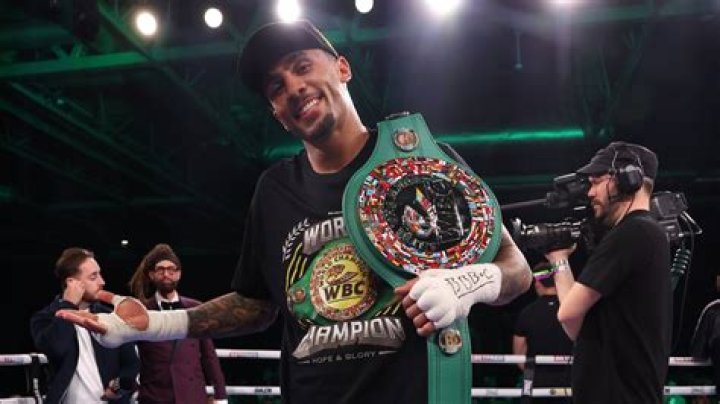 Whittaker could have the belt for a while r/ufc