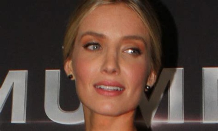 Who Has Annabelle Wallis Dated? Her Dating History with Photos