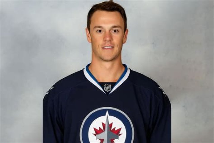 Who is Jonathan Toews? Wiki Wife,Girlfriend,Salary,Engaged,Wedding