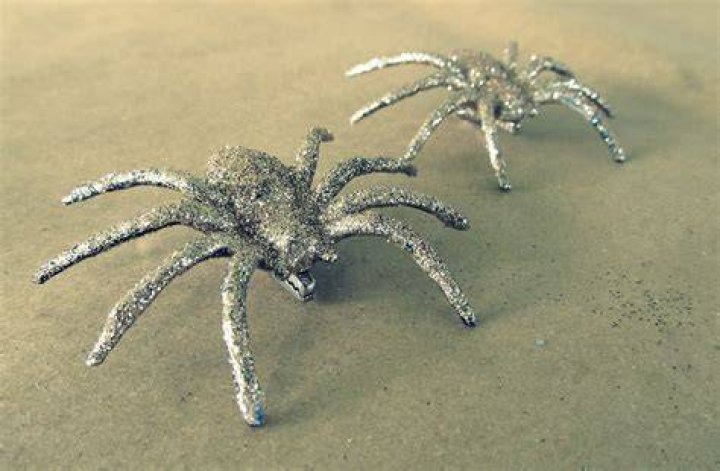 WobiSobi Glitter Spiders, DIY